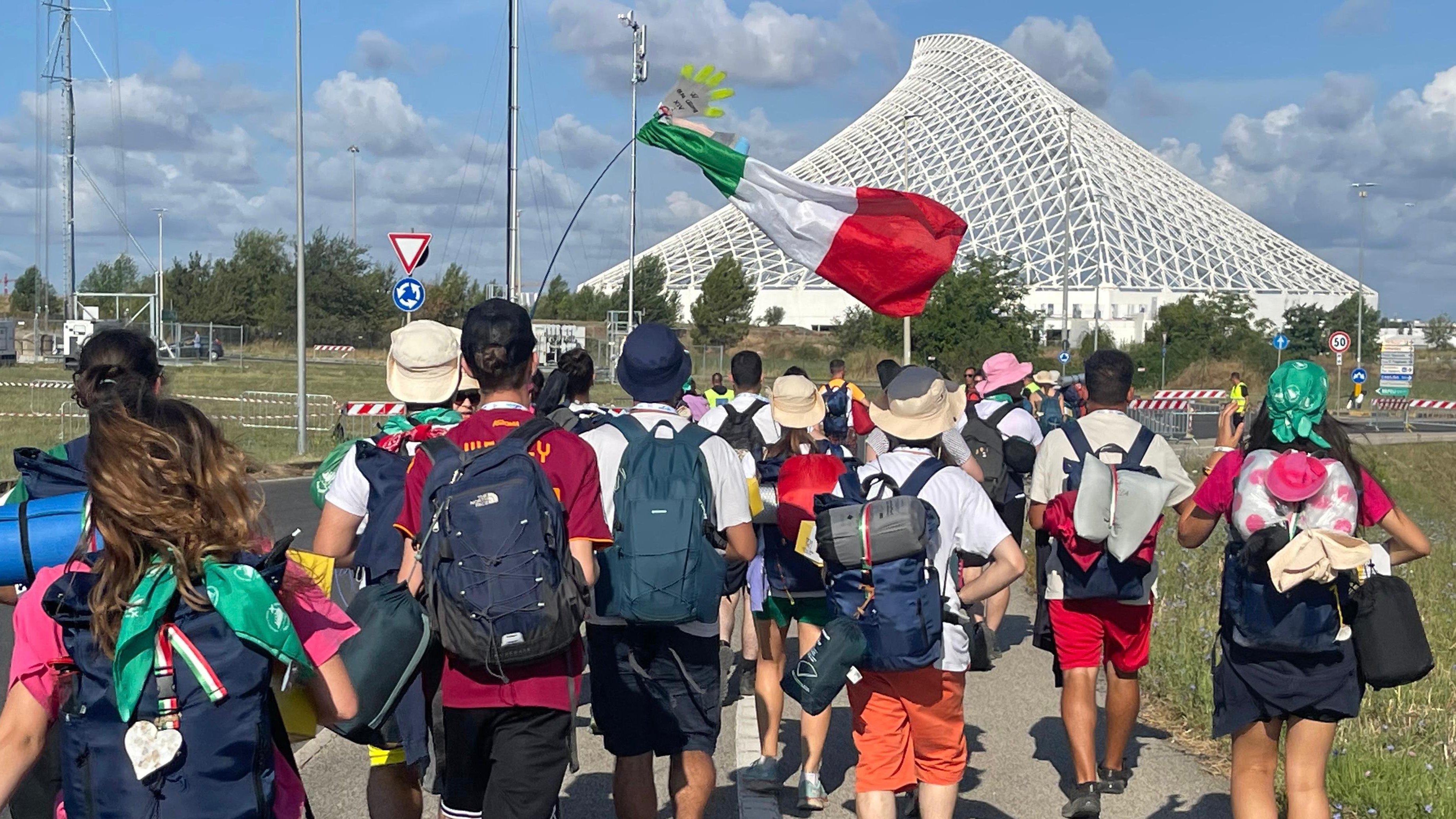 gallery Roma Tor Vergata dà il benvenuto ai pellegrini del Giubileo dei Giovani 2025