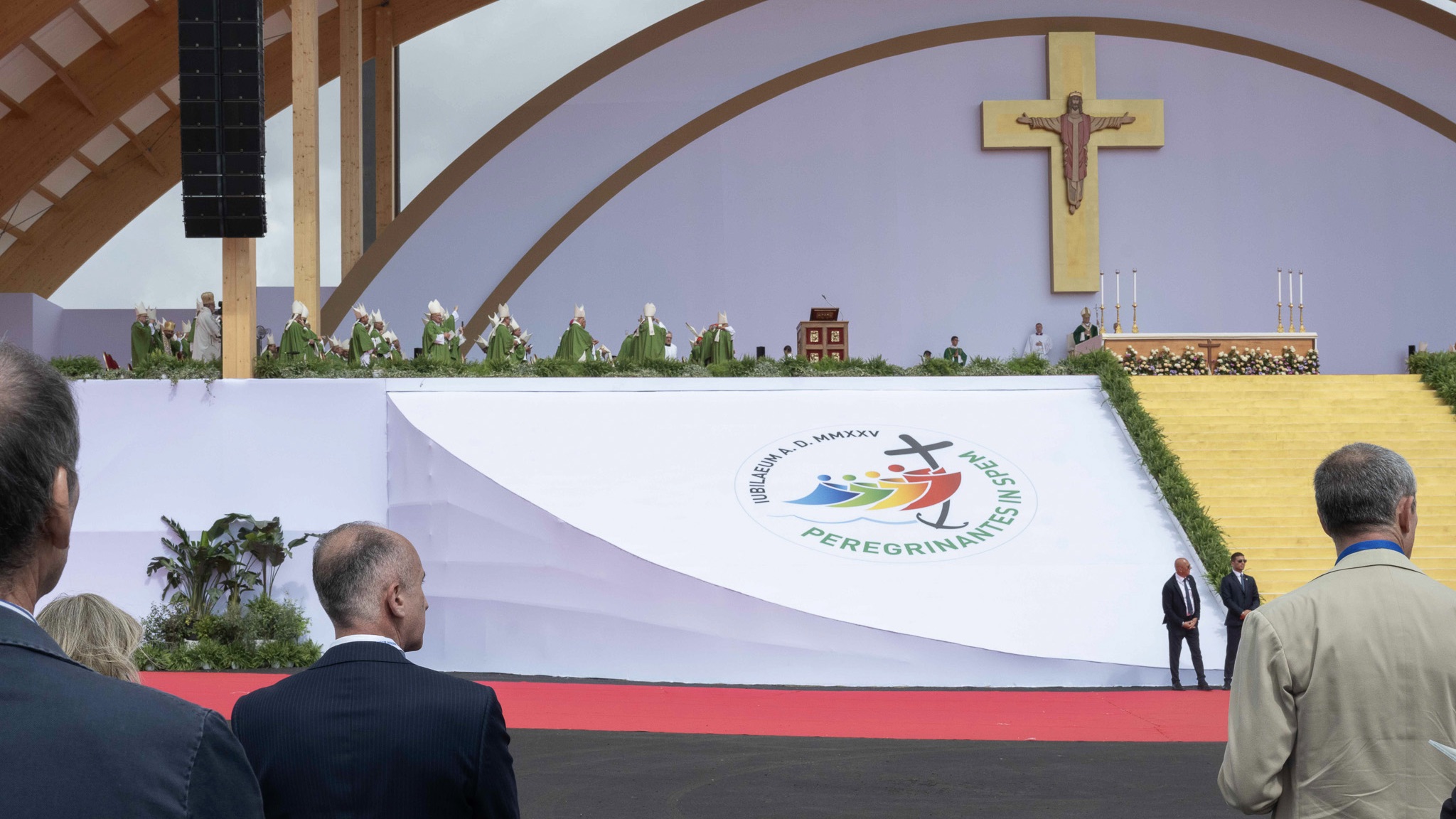 gallery "Portate gioia ed entusiasmo nel mondo": Papa Leone XIV saluta i ragazzi a Tor Vergata. Termina il Giubileo dei Giovani 2025