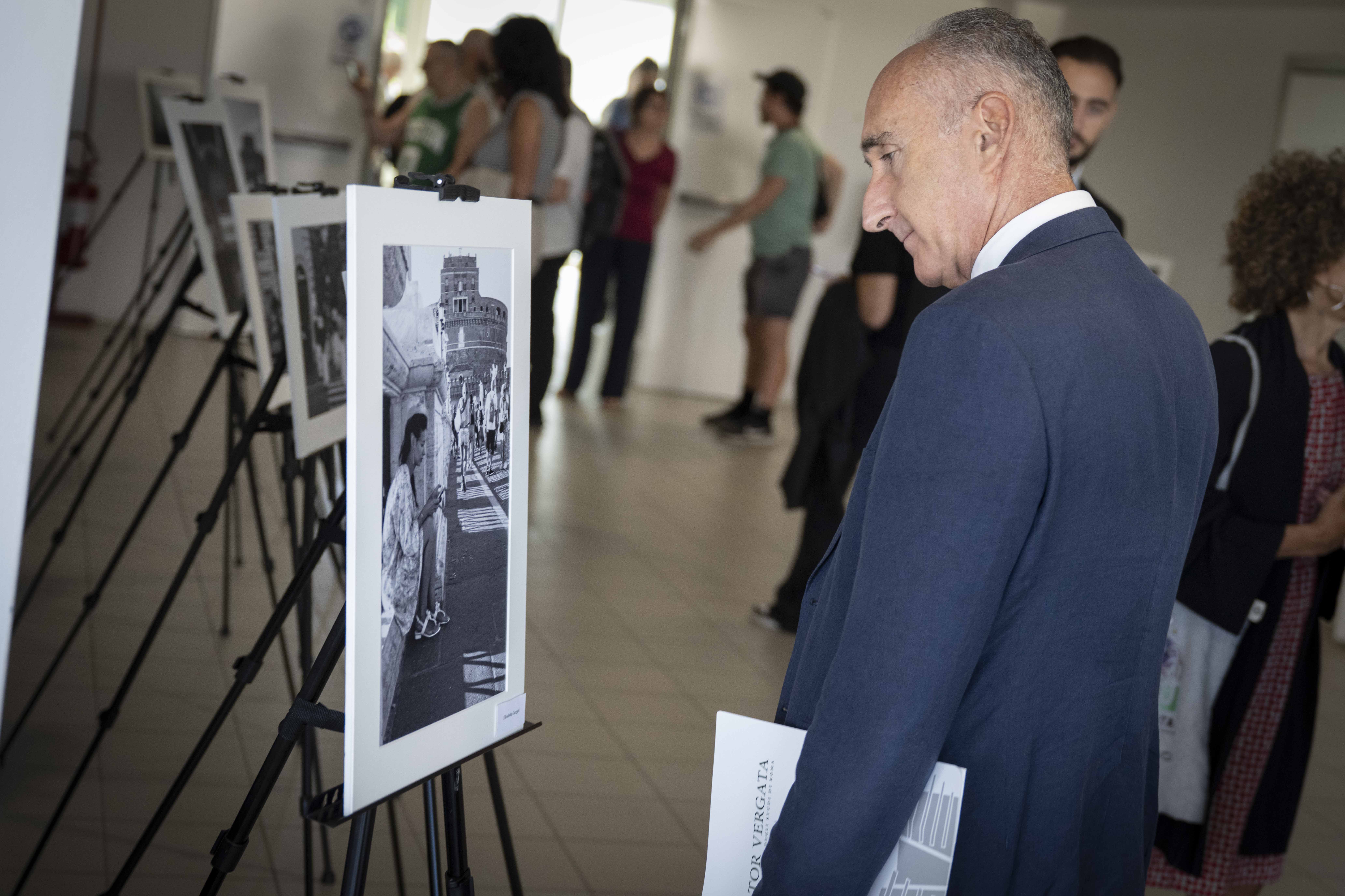 gallery Scatti di speranza: inaugurata la mostra di volti e luoghi di Roma nel Giubileo 2025