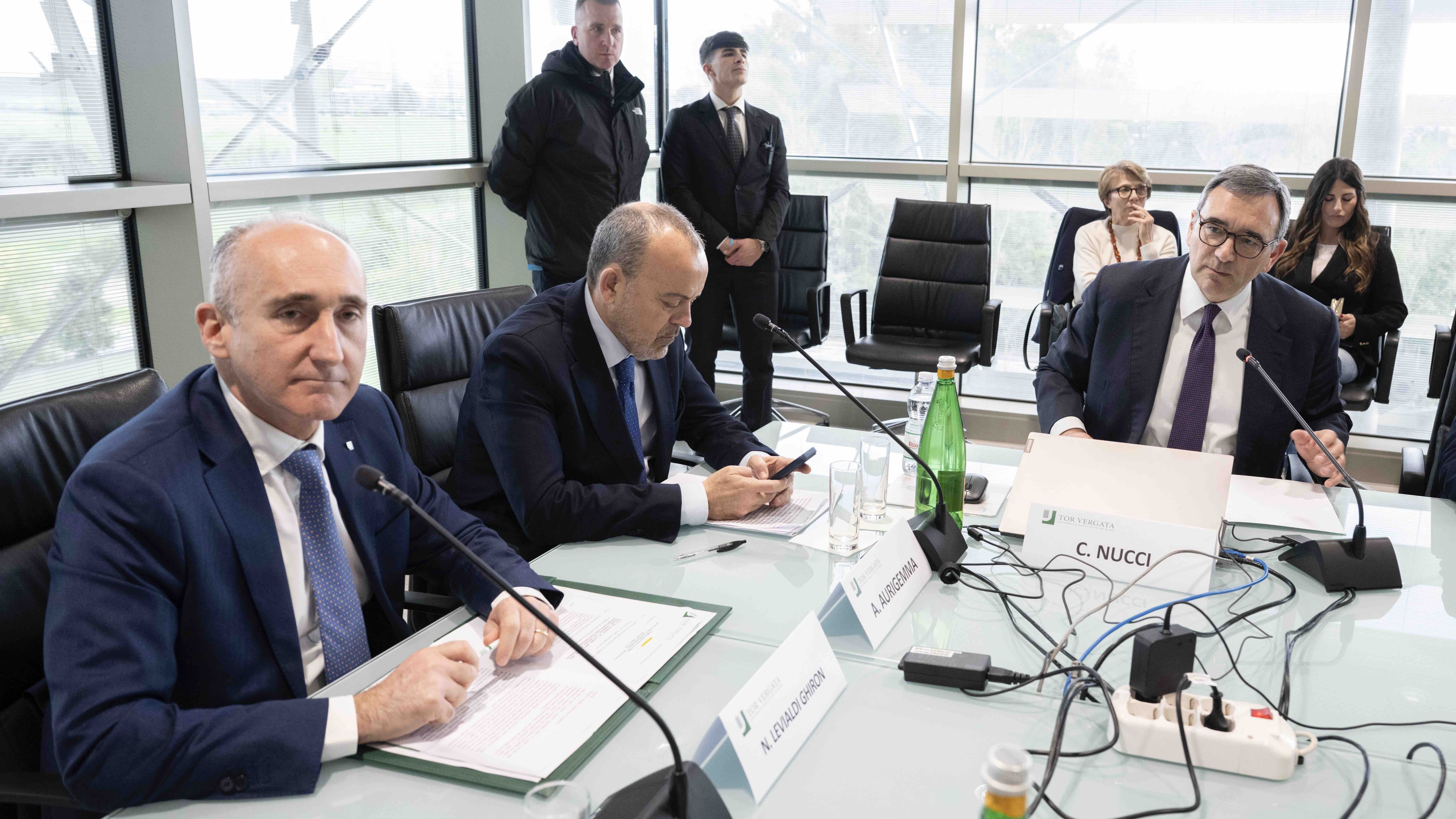 gallery Campus Visivo: clinica oculistica temporanea a Roma Tor Vergata con OneSight Essilor Luxottica