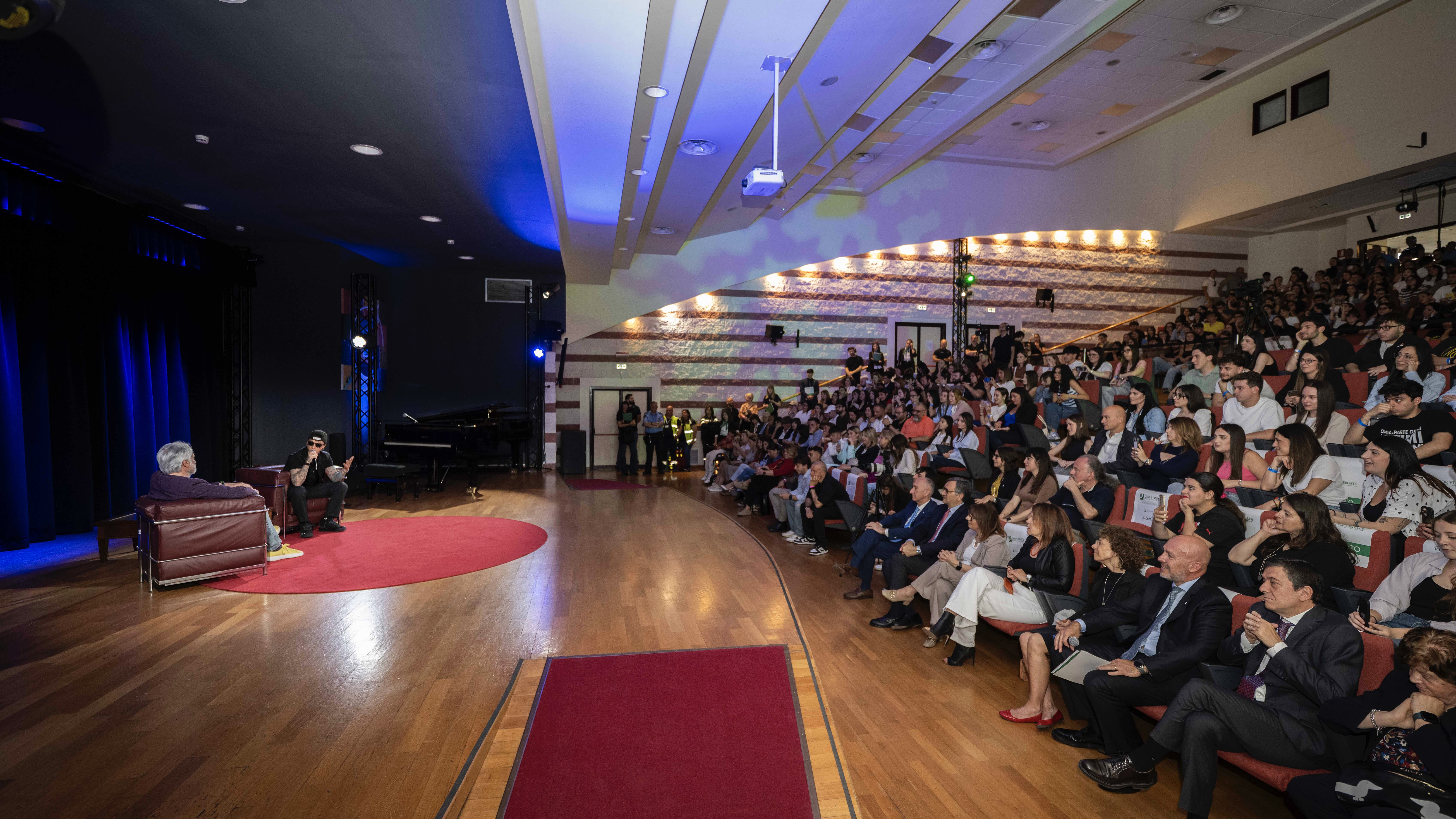 gallery ULTIMO incontra gli studenti di Roma Tor Vergata. Appuntamento con 300 studenti dell'Ateneo