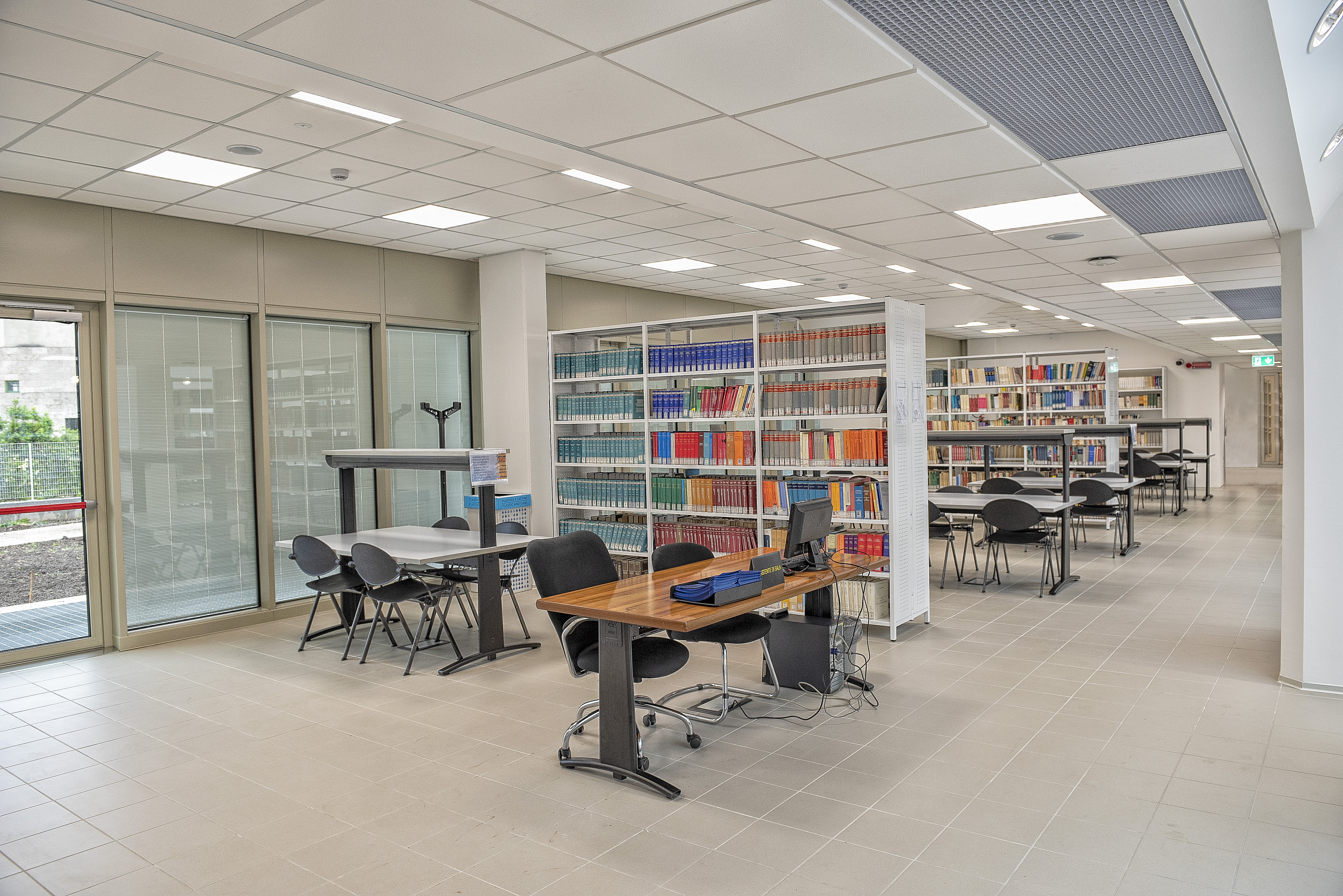 gallery Biblioteca dell'Area Giuridica