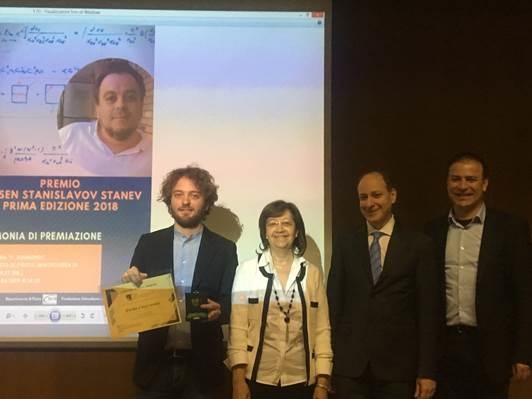 gallery Le sfide della Nuova Fisica, a Pierluigi Niro il Premio Stanev per la migliore tesi di laurea magistrale