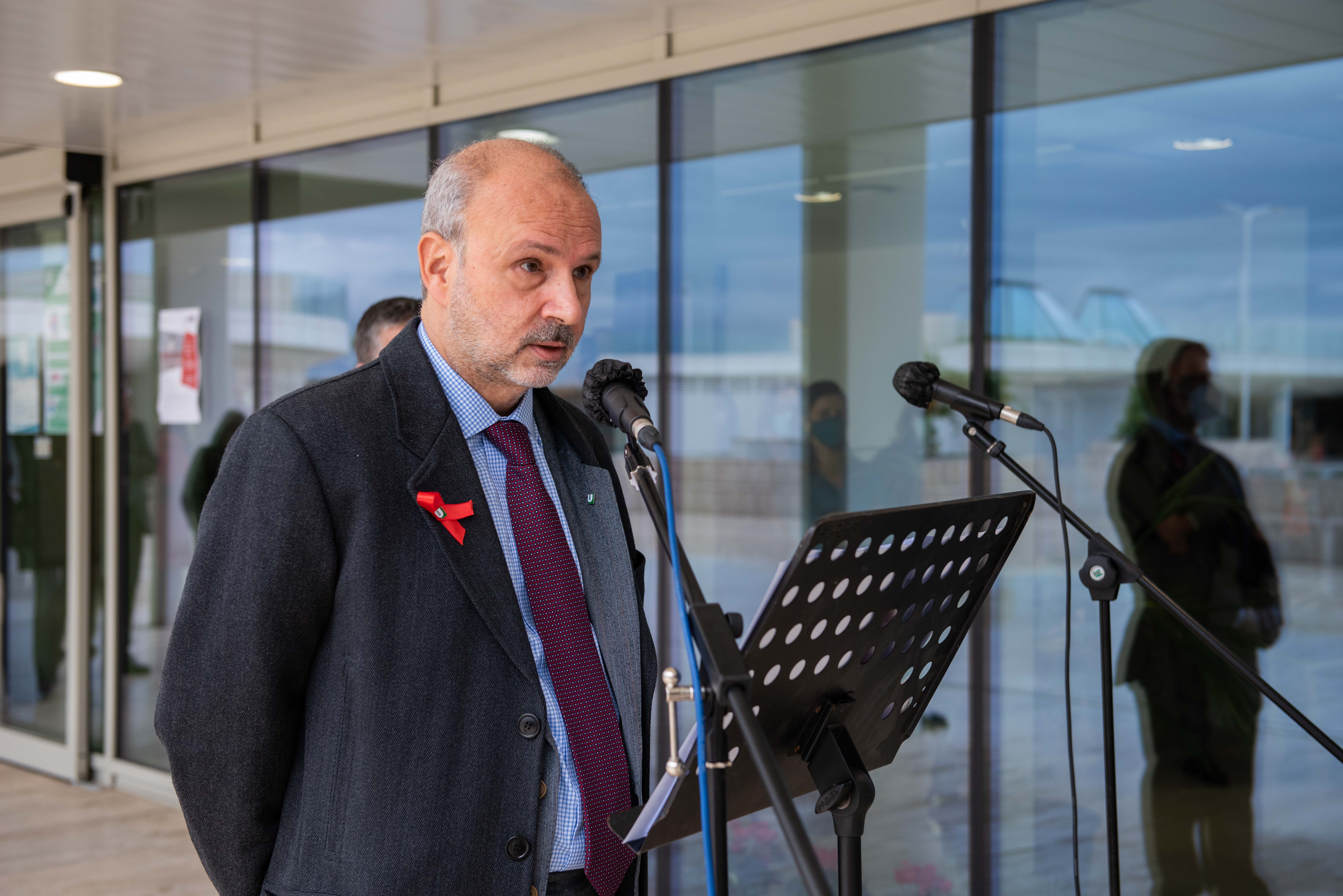 gallery Violenza contro le donne, una panchina rossa nel campus di “Tor Vergata” 