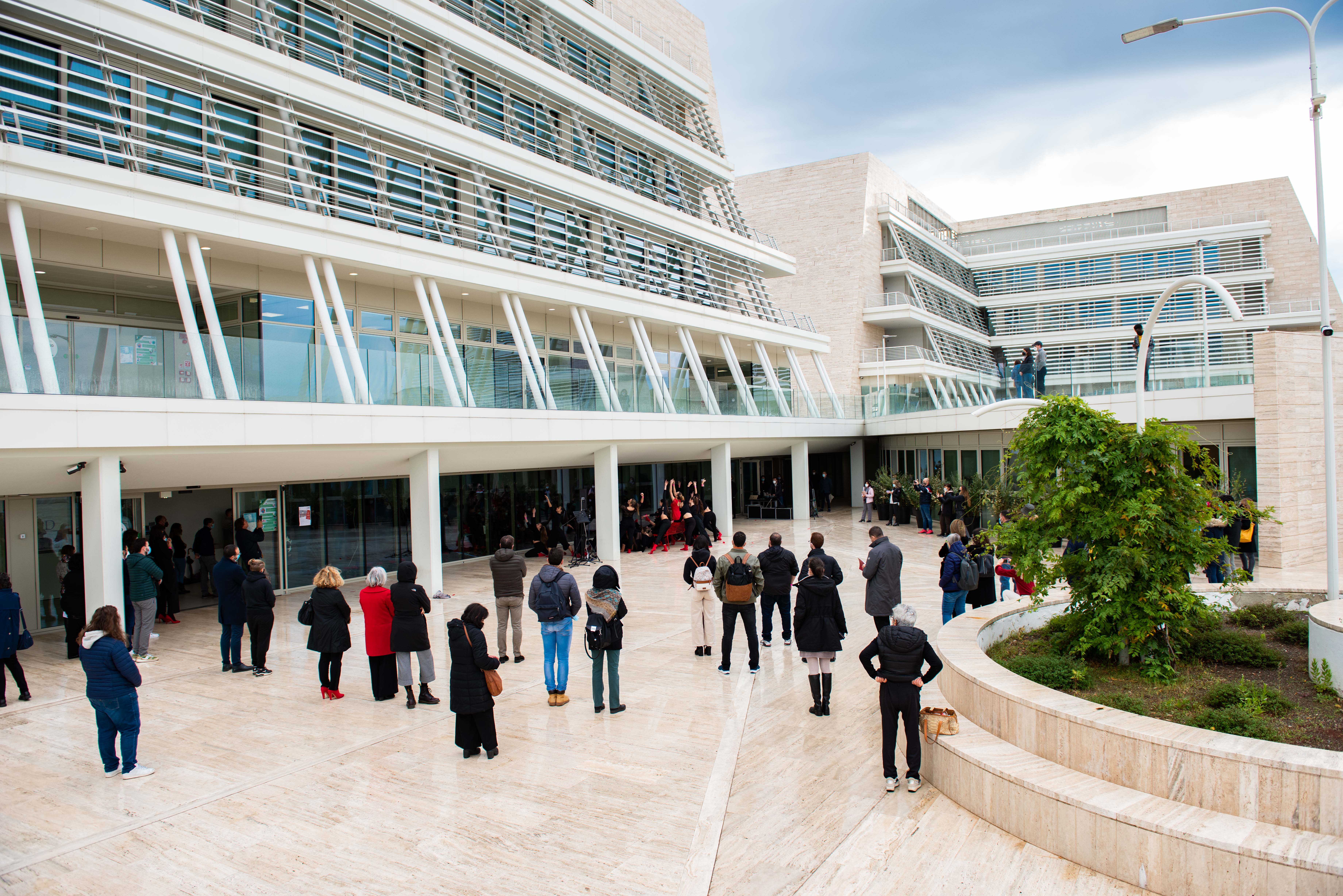 gallery Violenza contro le donne, una panchina rossa nel campus di “Tor Vergata” 