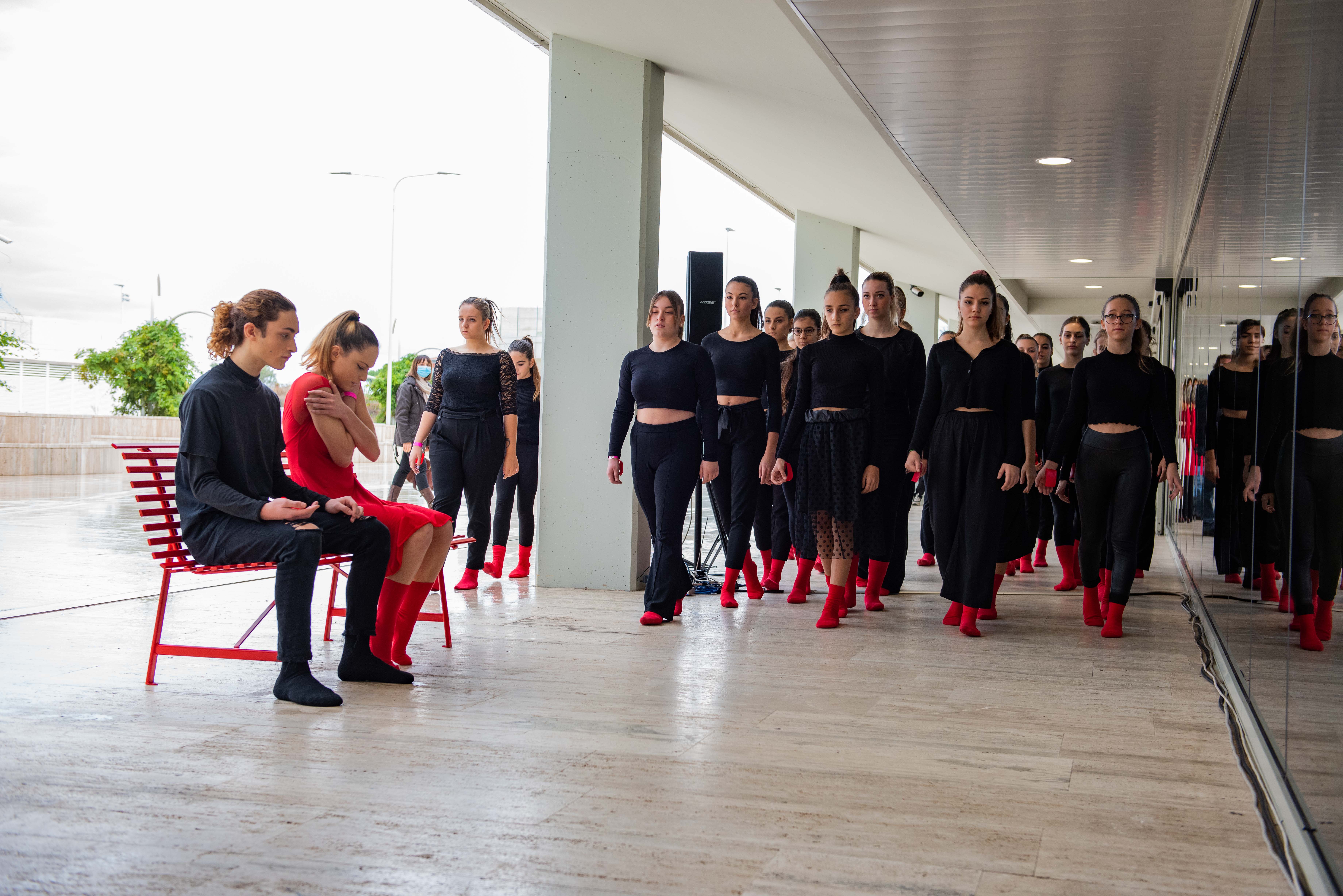 gallery Violenza contro le donne, una panchina rossa nel campus di “Tor Vergata” 