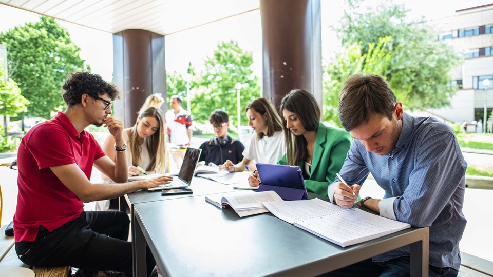 gallery Consulta i corsi di laurea Area Lettere e Filosofia