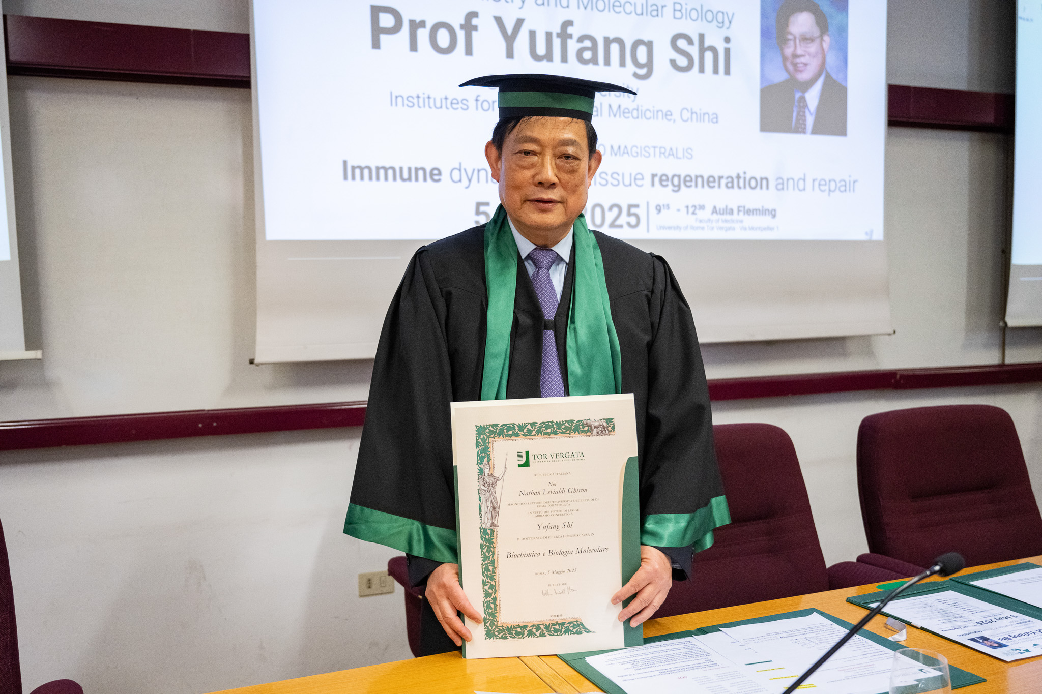 gallery Conferito a Yufang Shi il Dottorato honoris causa in Biochimica e Biologia Molecolare