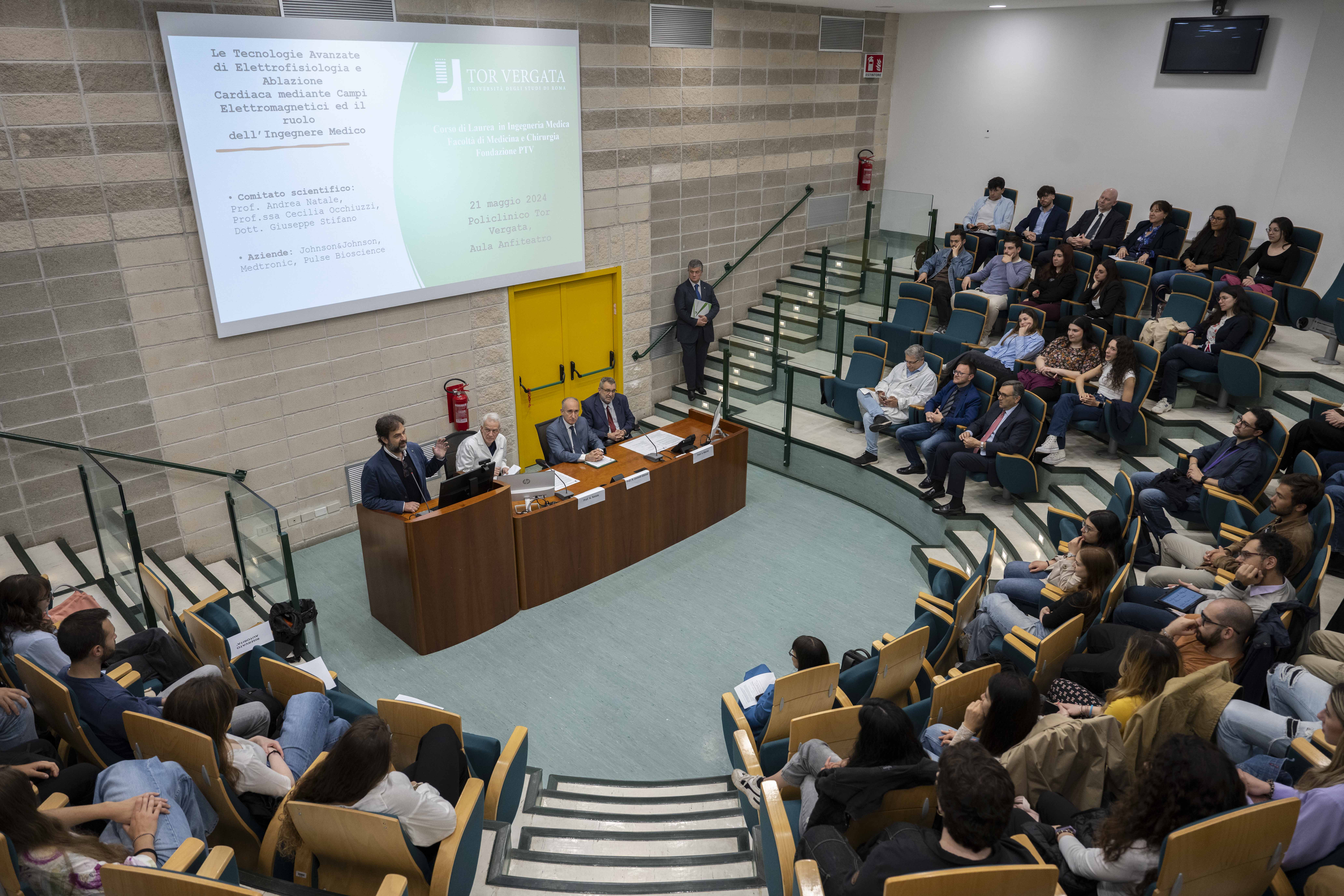 gallery Studenti apprendono nuove tecniche innovative per la lotta alle aritmie